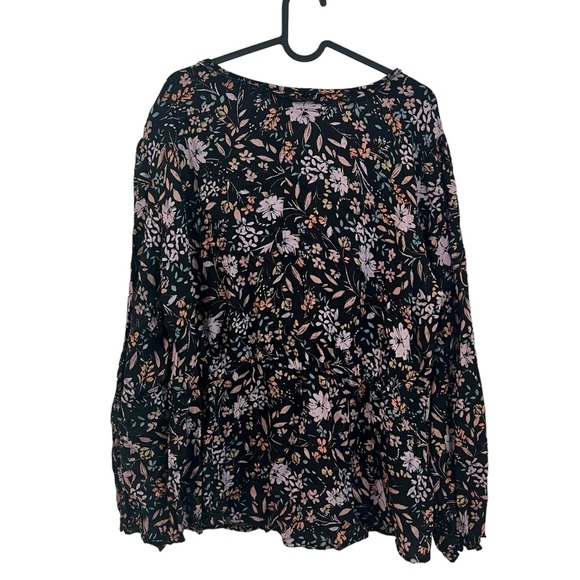 2/$15 Lane Bryant 18/20 V-Neck Black Floral Blouse Elastic Waist Ruffles - Picture 4 of 9